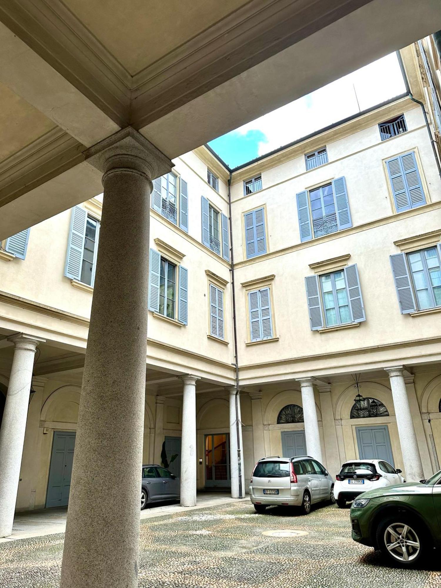 Nerino House, Elegante E Tranquillo Appartamento A 5 Minuti Dal Duomo Μιλάνο Εξωτερικό φωτογραφία